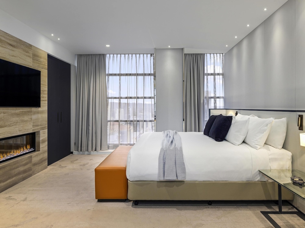 Suite, 1 Double Bed thumbnail 5