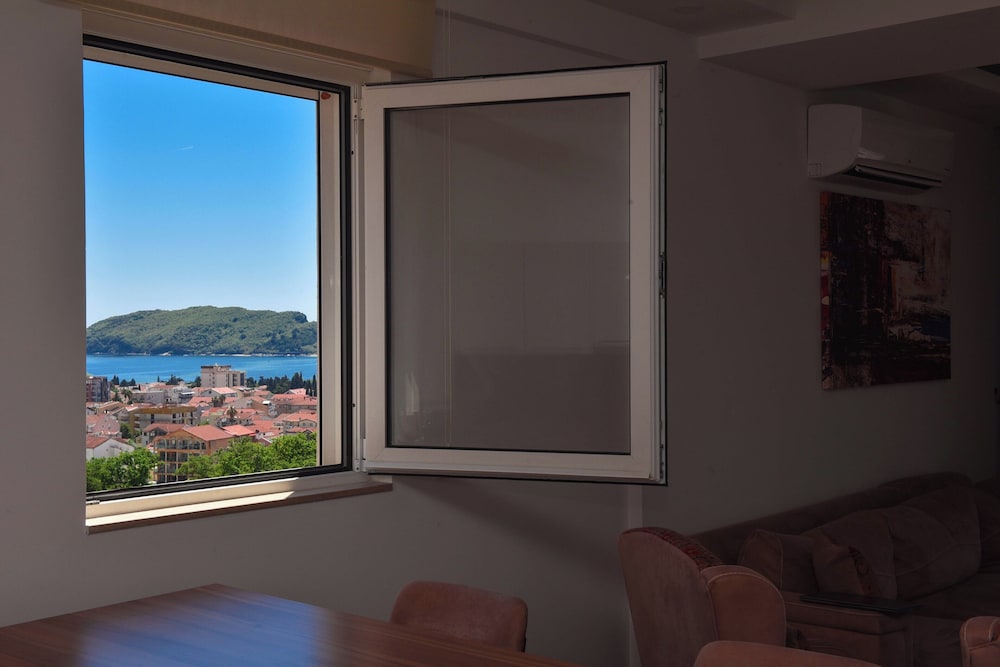 Royal Suite, 2 Bedrooms, Balcony, Sea View photo 2