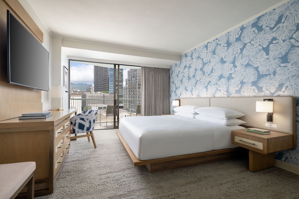 Room, 1 King Bed (Renovated)