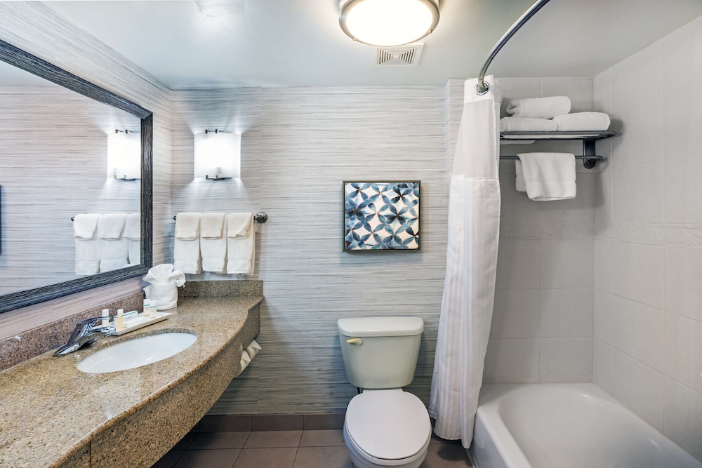Junior Suite, Accessible - Photo 2