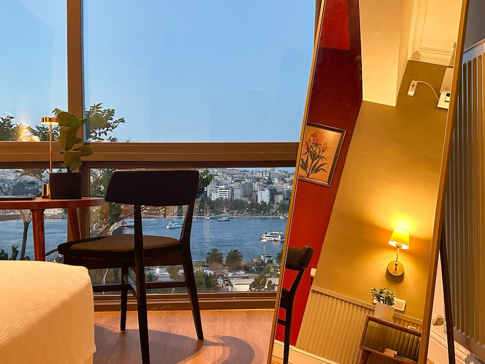 Deluxe Double Room, Private Bathroom, Sea Facing photo 3