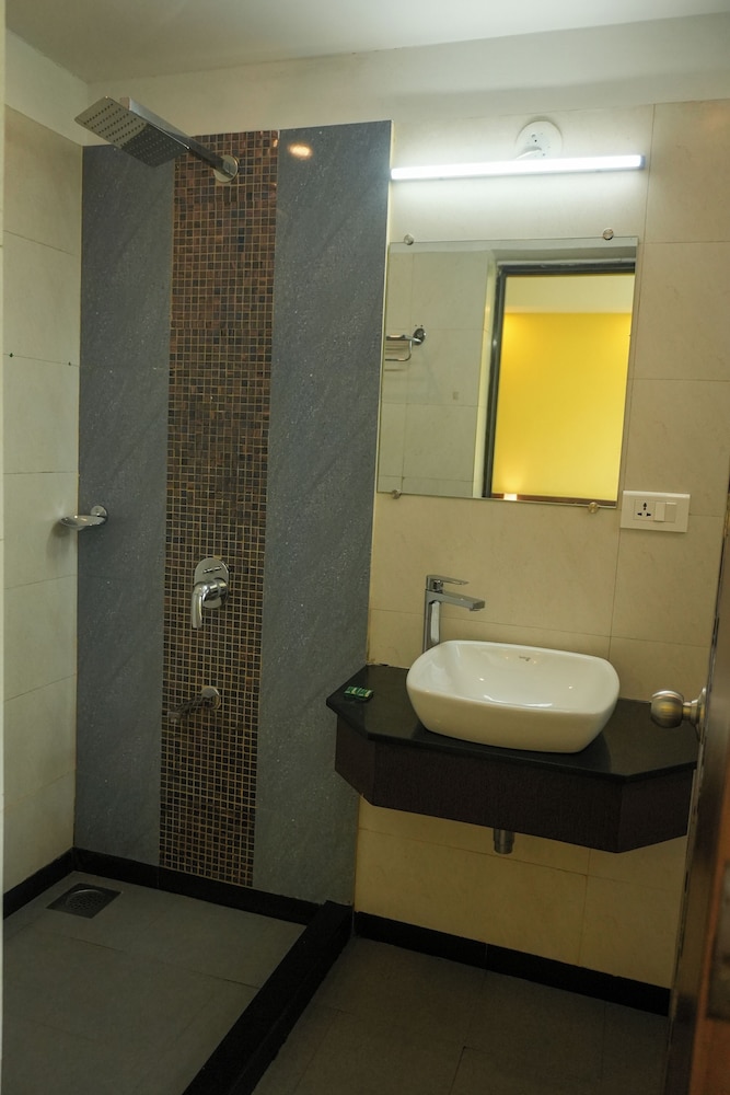 Classic Double or Twin Room - Photo 9