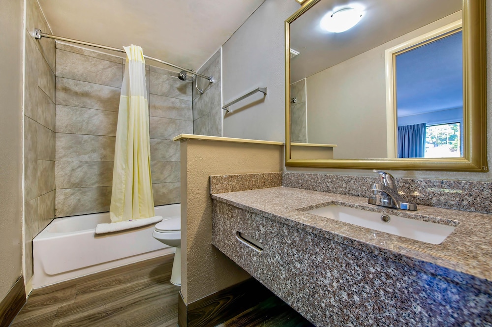 Deluxe Room, 2 Double Beds, Non Smoking, Refrigerator & Microwave - Photo 10