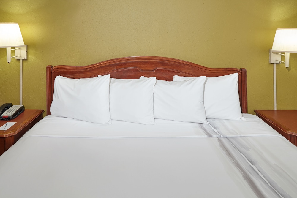 Standard Room, 1 King Bed - Photo 1