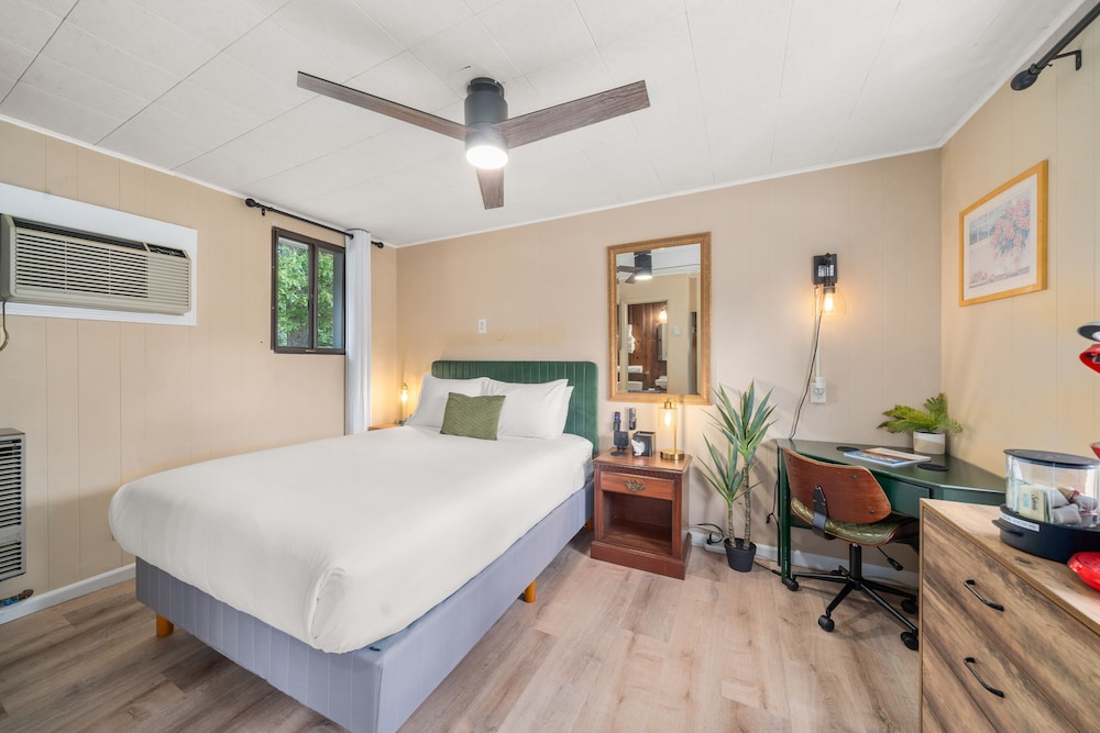 Deluxe Room, 1 Queen Bed