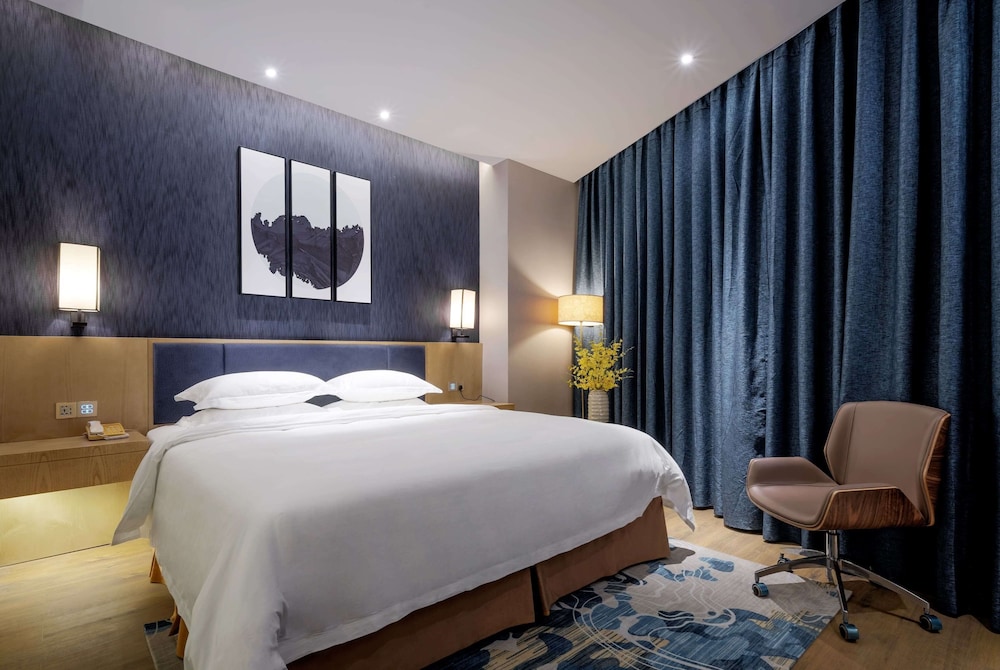 Superior Room, 1 King Bed, Smoking