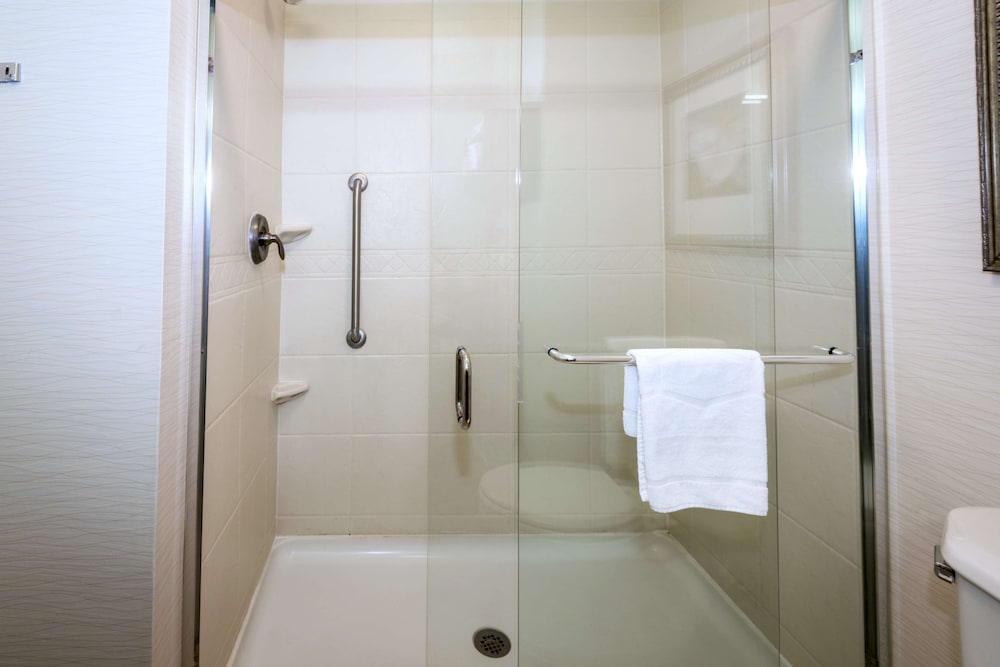 Room, 1 King Bed, Accessible - Photo 5