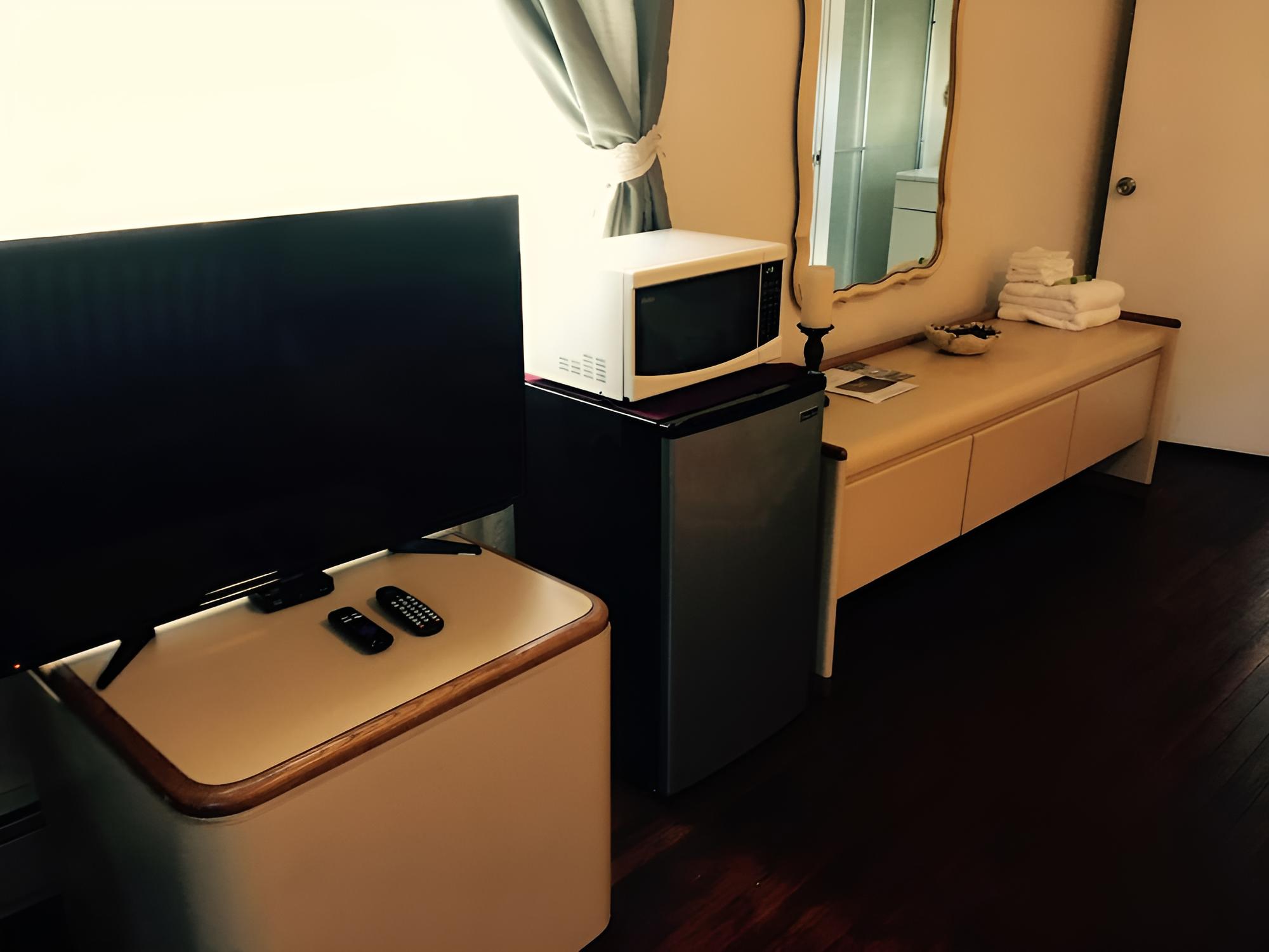 Superior Room, 1 King Bed photo 1