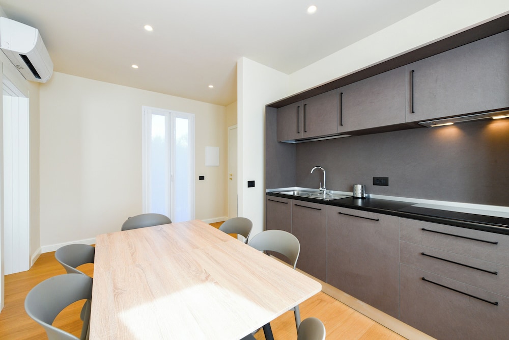 Standard Apartment, Multiple Beds, Kitchenette, Annex Building (Converts to 2 Twin Beds) - Photo 17