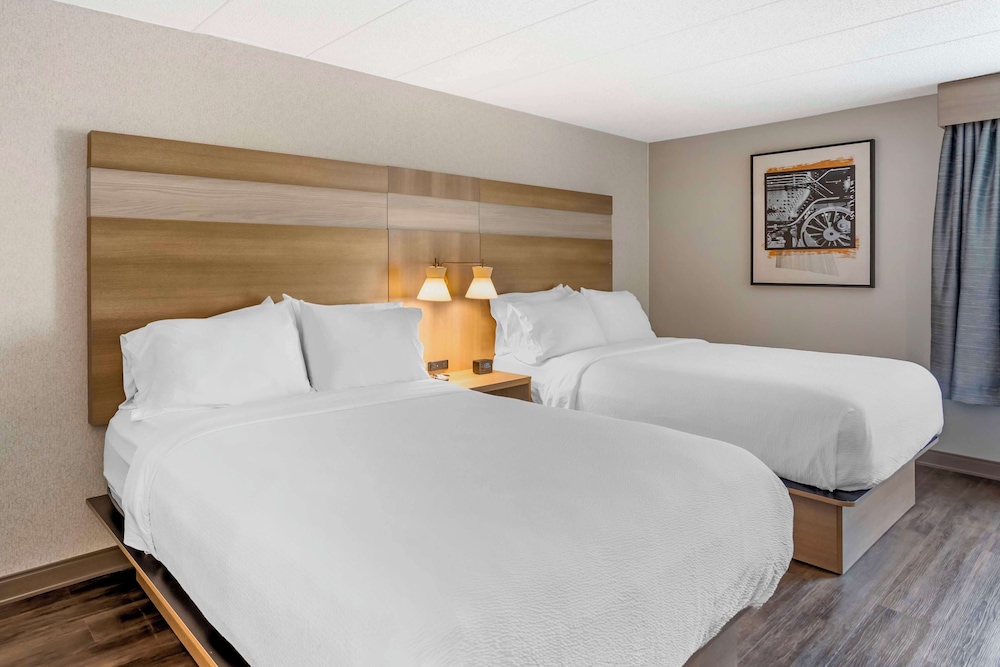 Standard Room, 2 Queen Beds, Non Smoking, Refrigerator & Microwave - Photo 1