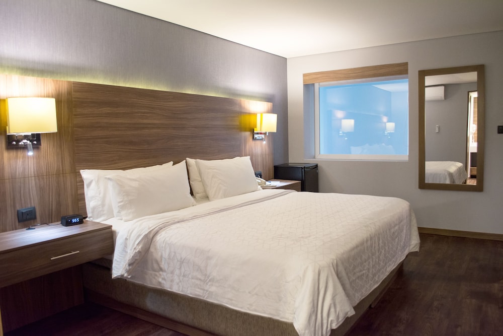 Standard Room, 1 King Bed - Photo 1