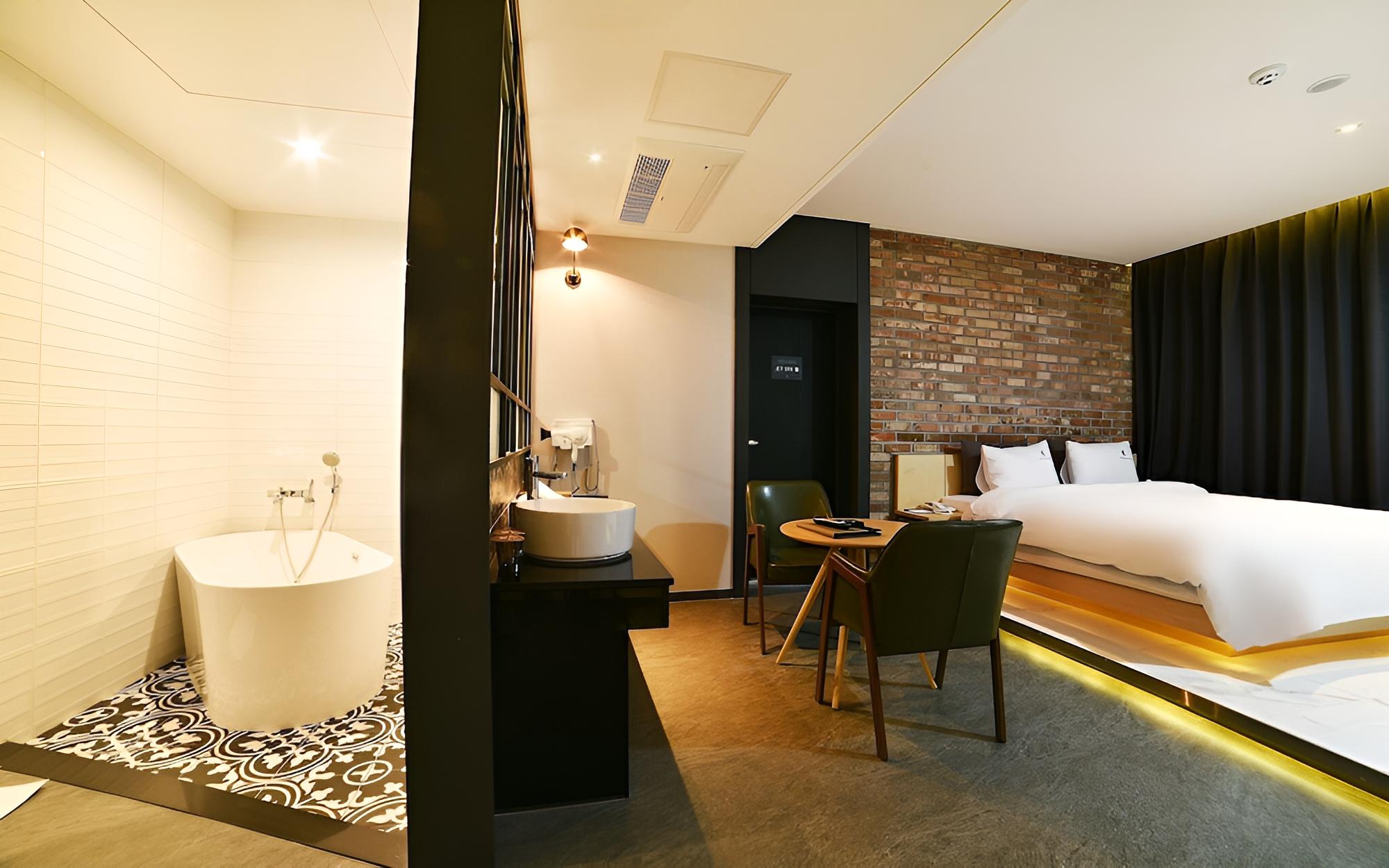 Room (VIP (Jet Spa)) - Photo 15