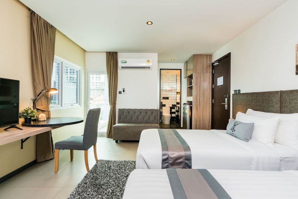 Deluxe Twin Room, 2 Twin Beds, Balcony photo 2