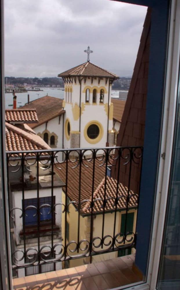 Apartment (6A) - Photo 3