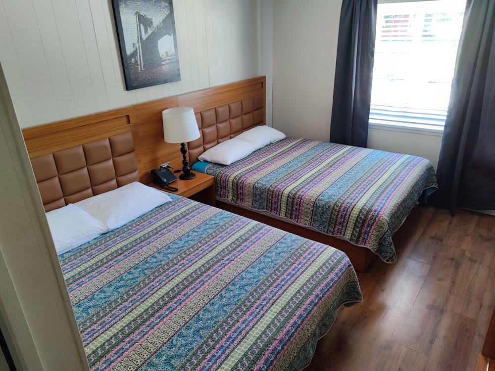 Basic Room, 2 Double Beds photo 2