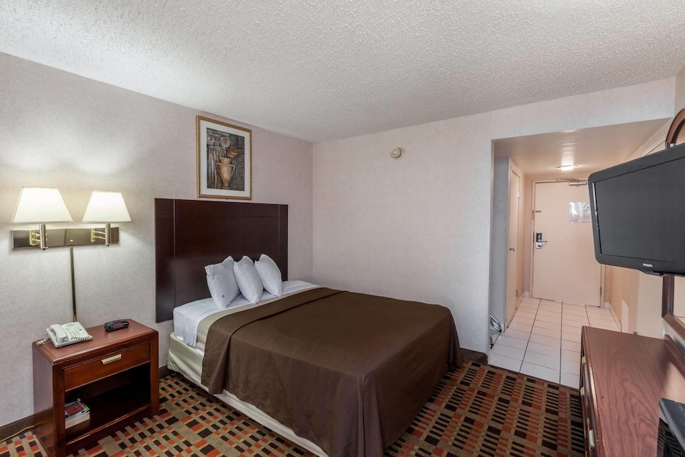 Room, 1 Queen Bed, Non Smoking - Photo 2