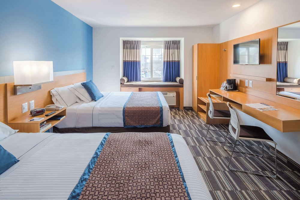Standard Room, 2 Queen Beds - Photo 12