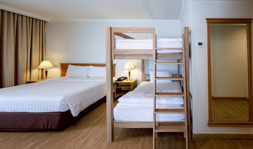 Family Room, Multiple Beds