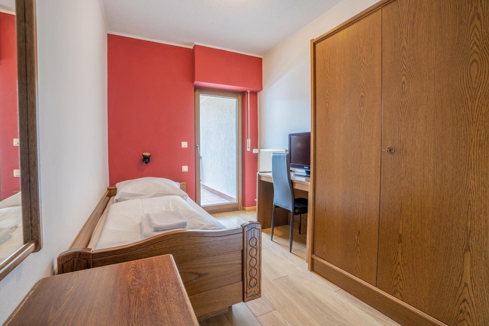 Standard Single Room, Ensuite photo 3