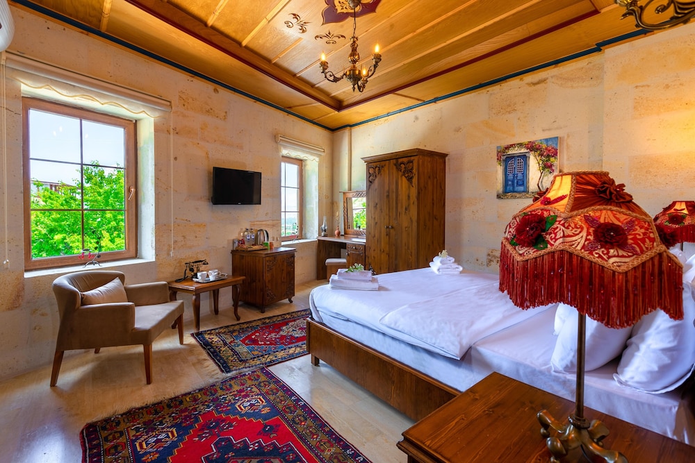 Deluxe Room, 1 King Bed photo 1