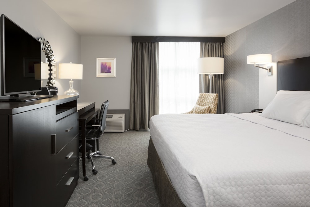 Junior Suite, 1 King Bed, Jetted Tub - Photo 3
