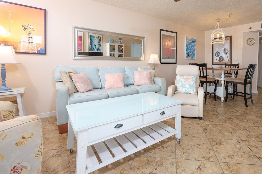 Condo, 2 Bedrooms