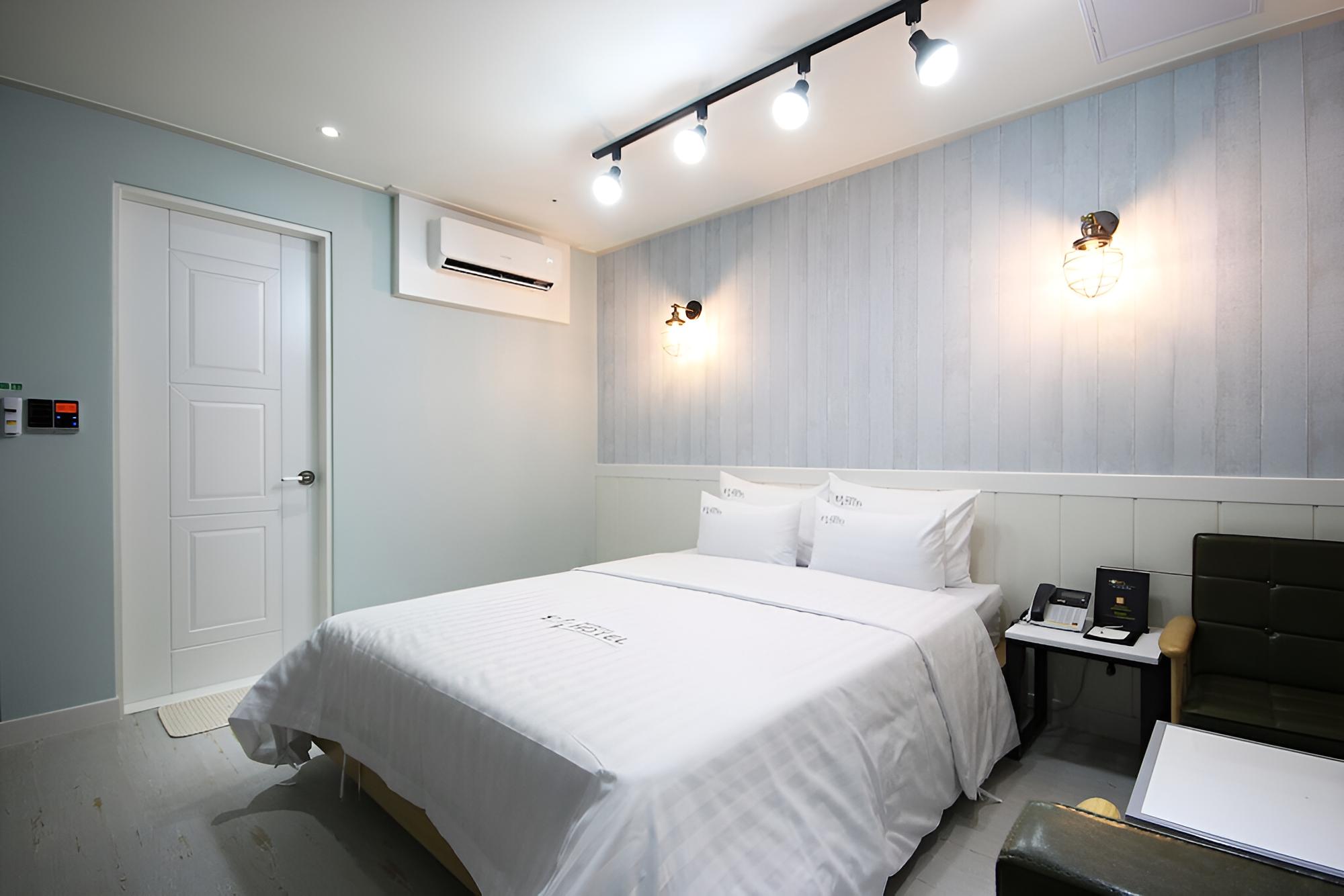Room (Standard Room) - Photo 4