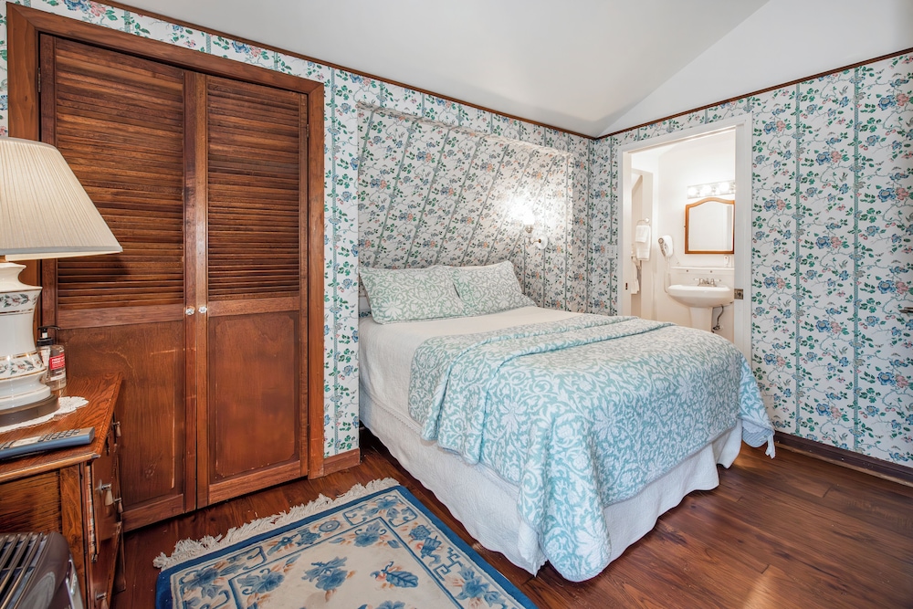 Room, Private Bathroom (Wedgwood Room)