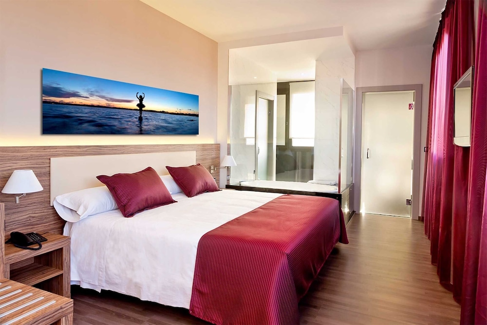 Premium Double Room, 1 King Bed, Hot Tub, Lagoon View (Platinum) - Photo 3