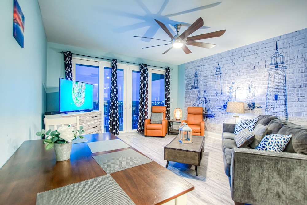 Condo, 2 Bedrooms, Balcony, Lake View (831)