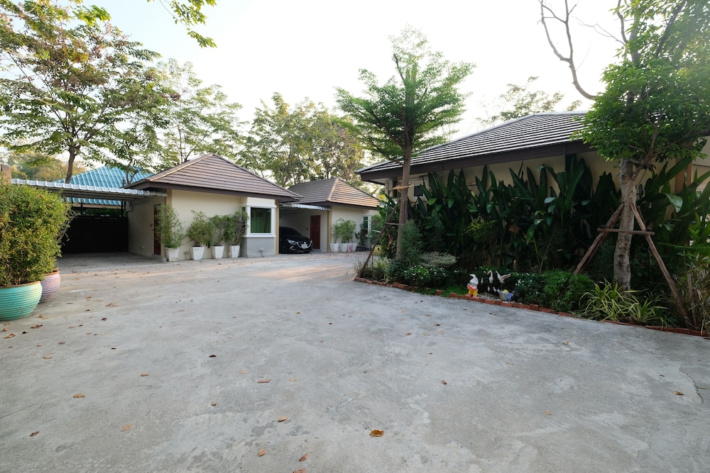 Superior Villa, 1 King Bed, Non Smoking, Ensuite photo 2