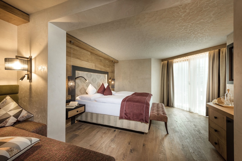 Standard Double Room, 1 Bedroom, Balcony, Mountain View photo 3