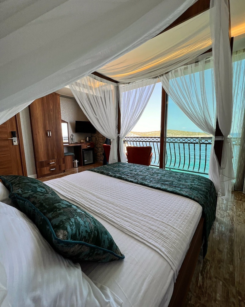 Executive Room, 1 Queen Bed, Sea View photo 3