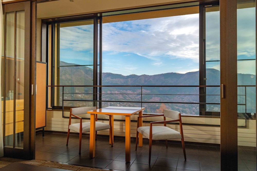 Room, 2 Twin Beds, Mountain View - Photo 10