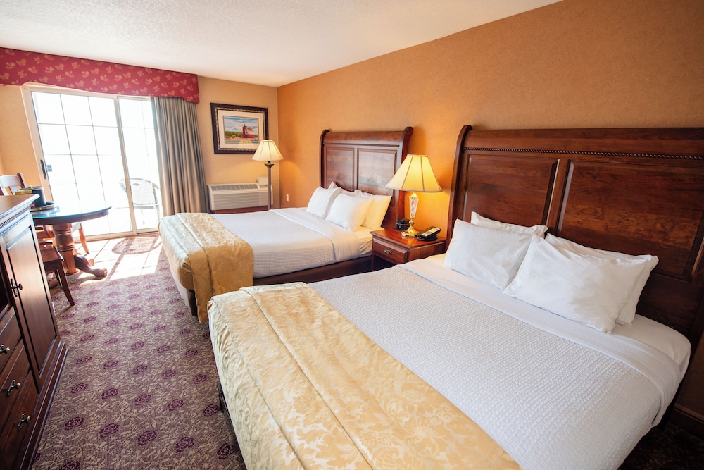 Deluxe Room, 2 Queen Beds, Balcony, Beachside - Photo 1