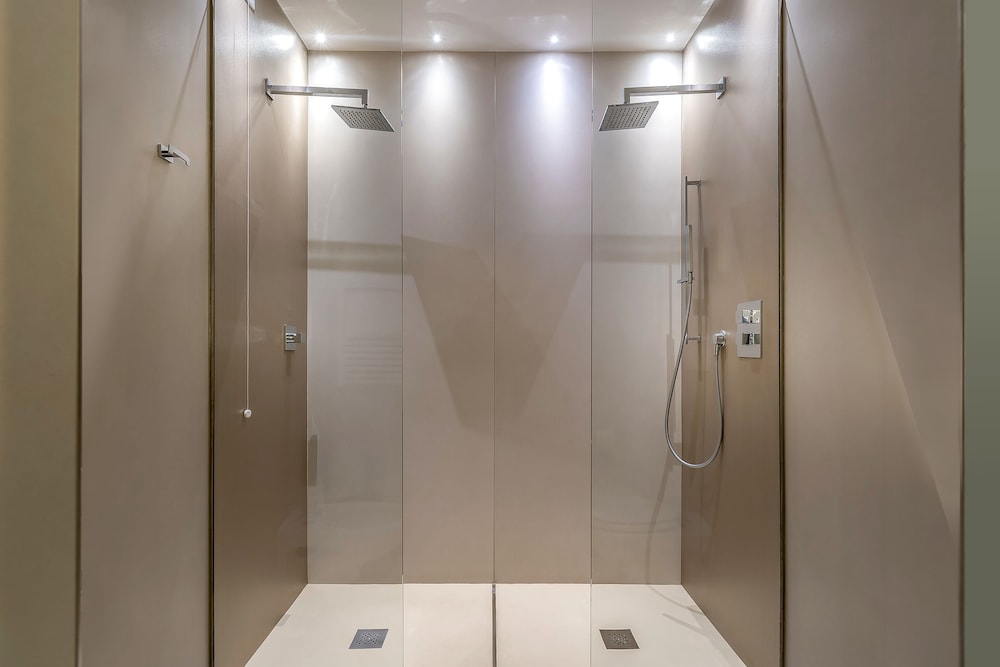 Executive Room - Photo 12