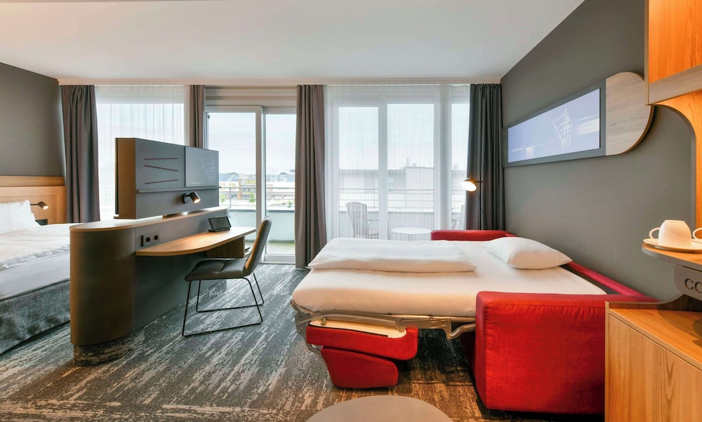 Junior Suite, 1 Queen Bed, Balcony - Photo 10