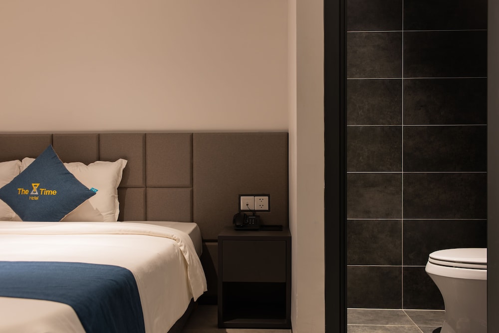 Executive Double or Twin Room, City View - Photo 13