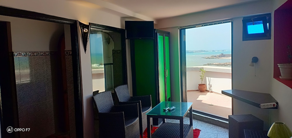 Panoramic Apartment, 1 King Bed, Terrace, Beachfront photo 3