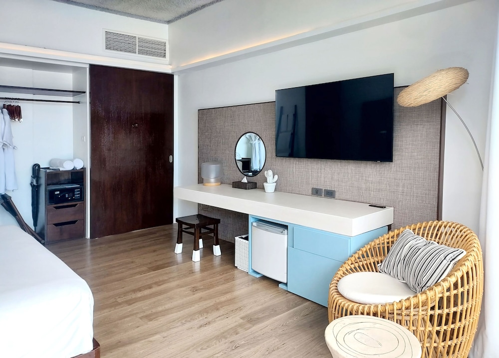 2-Bedroom Veranda @ Sea - Photo 5