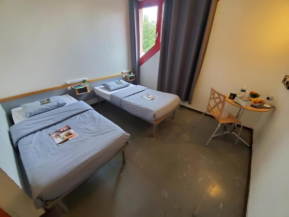 Triple Room with Ensuite Bathroom - Photo 8