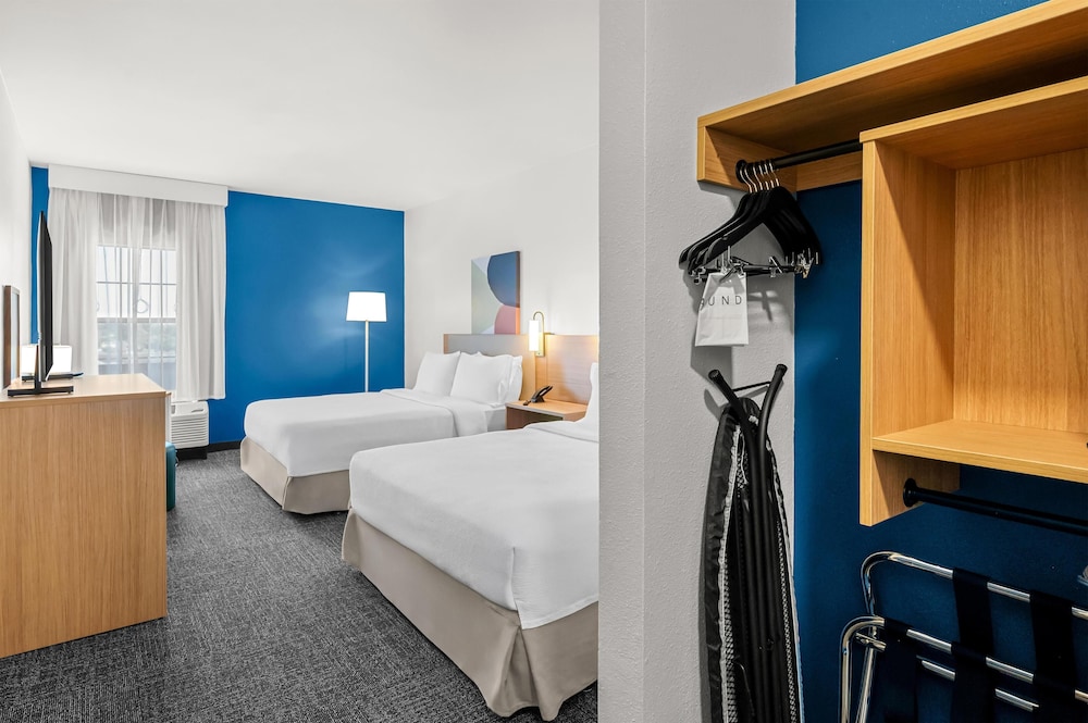Room, 2 Queen Beds, Accessible (Mobility & Hearing, Roll-in Shower) - Photo 1