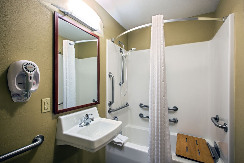 Studio Suite, 1 King Bed, Accessible Bathtub (Mobility) - Photo 2