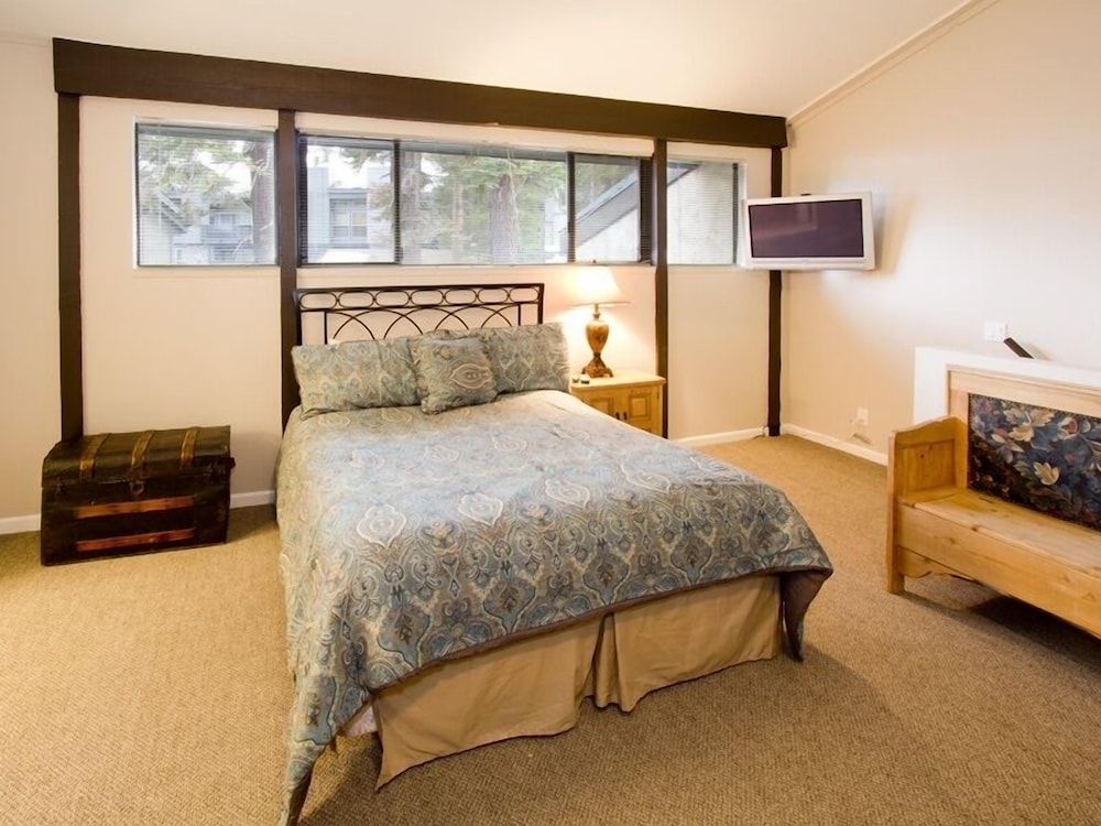 Condo, 2 Bedrooms photo 2
