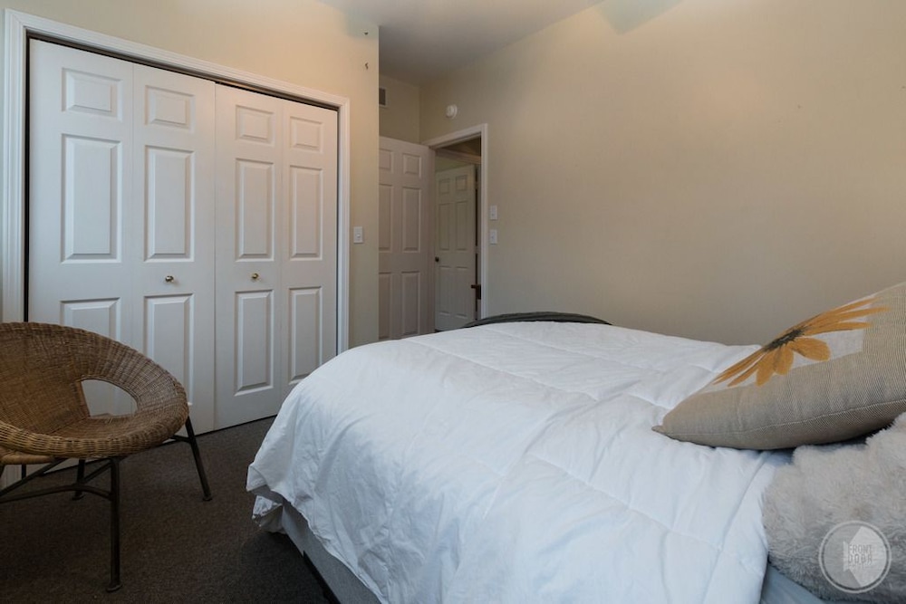 City Loft, 2 Bedrooms, Fireplace photo 3