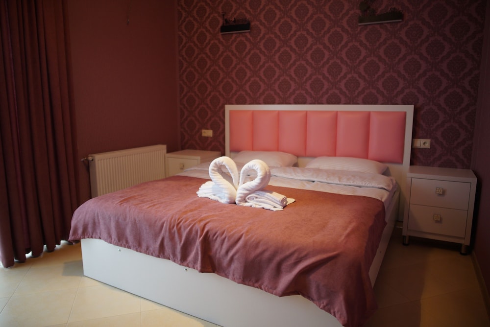 Standard Double Room (8)