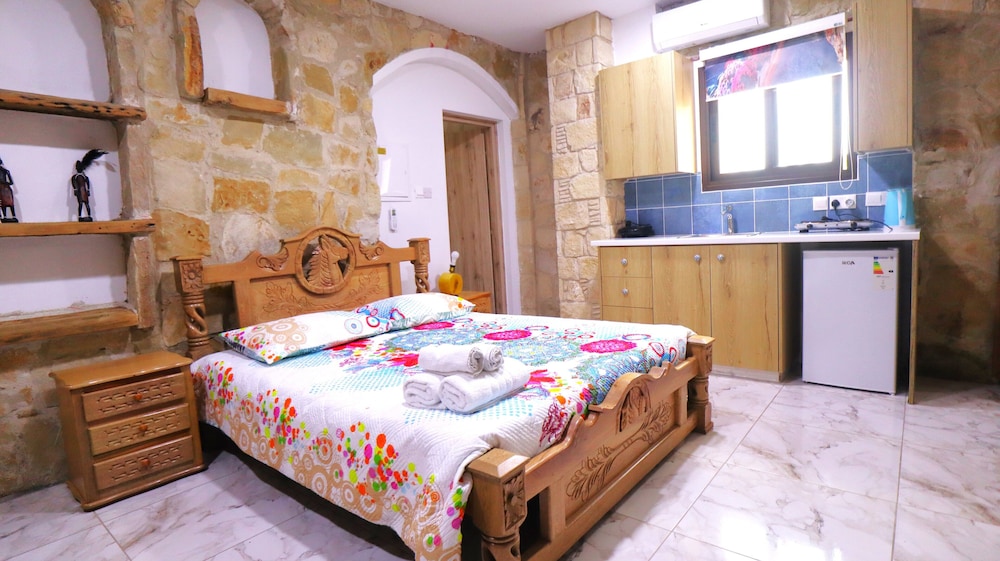 Standard Studio, Kitchenette, Courtyard View