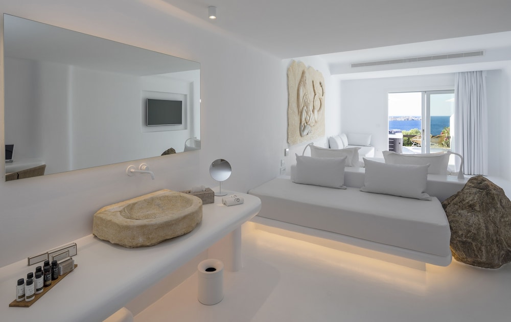 Luxury Suite, 1 Bedroom, Jetted Tub, Annex Building, Private Pool - Photo 5