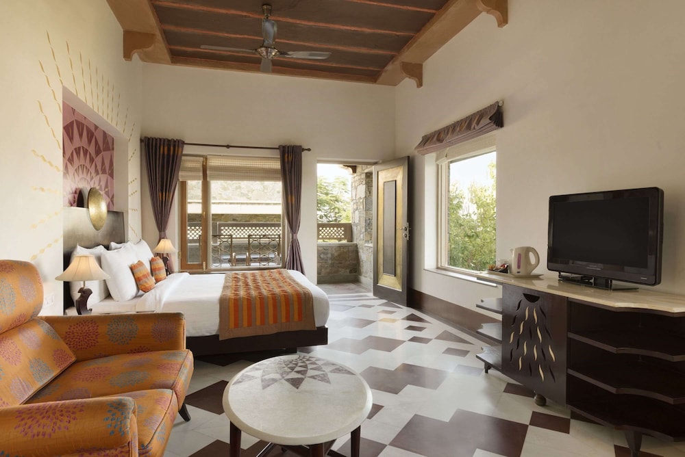 Premium Villa Room Overlooking Valley / Sajjan-Garh Fort