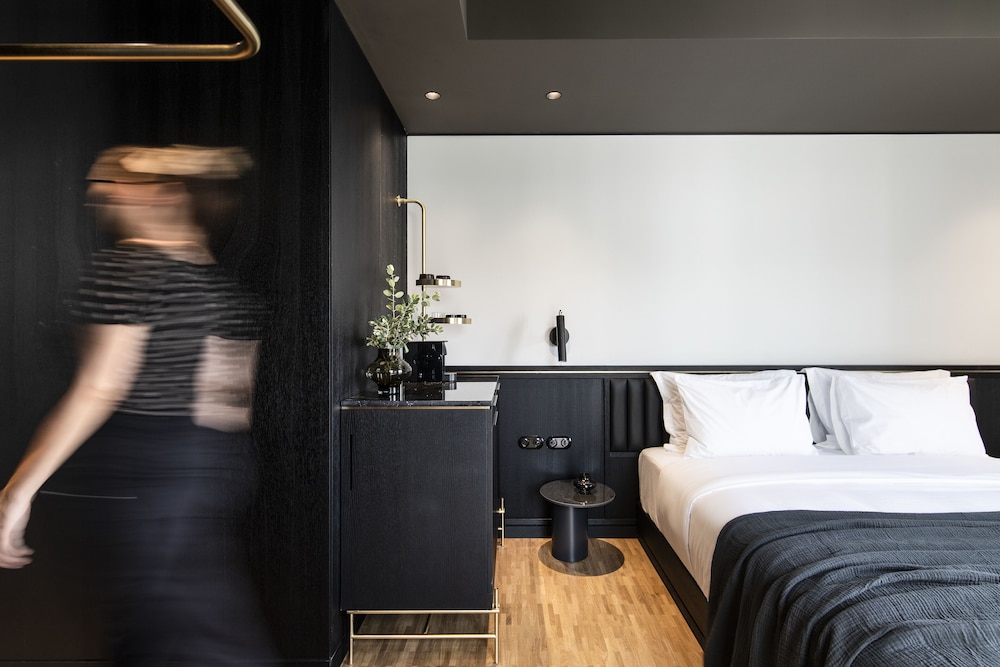 Deluxe Room, Balcony - Photo 8